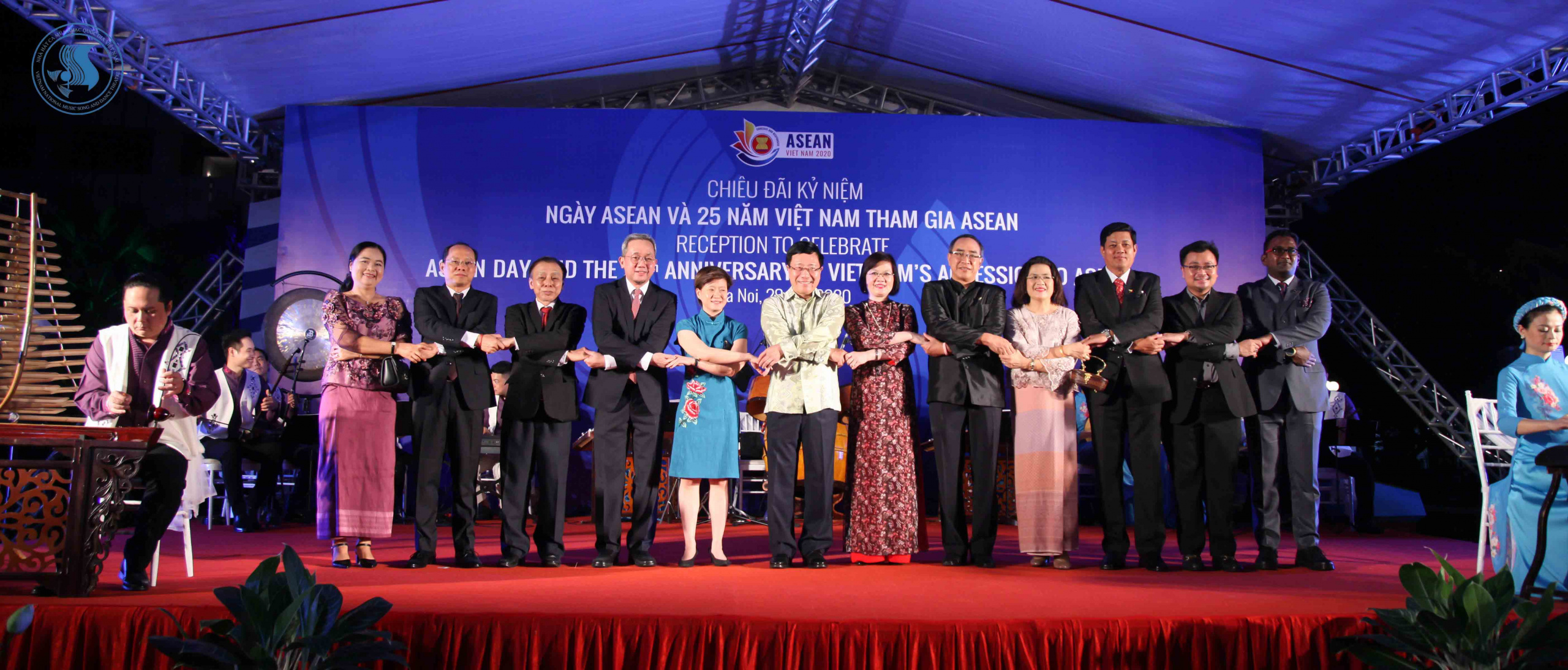 Chương trình nghệ thuật – Mặt trời Phương Đông