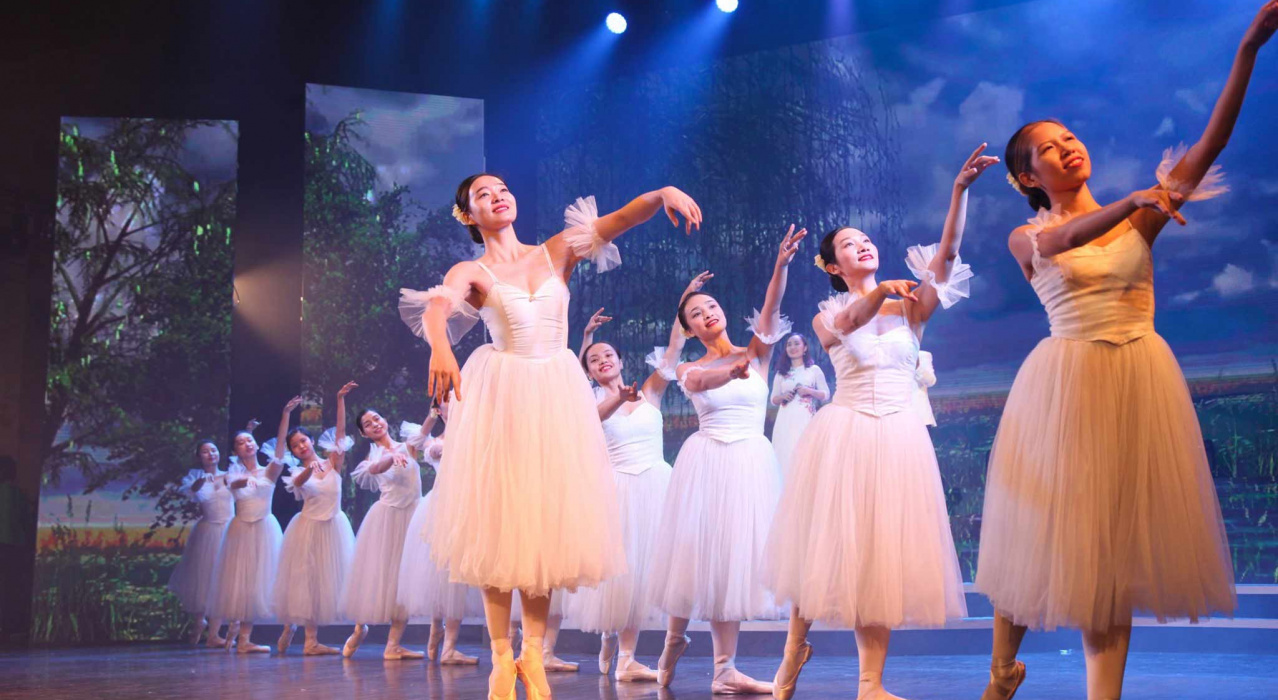 Tổ Quốc Tôi Chưa Đẹp Thế Bao Giờ