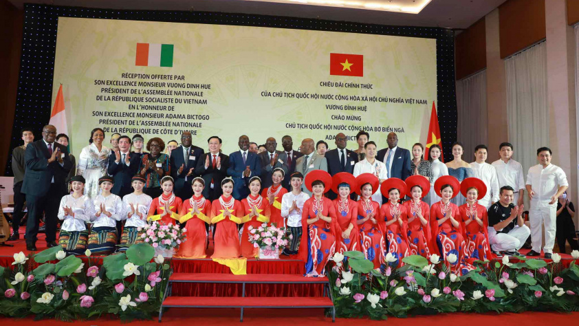 Chủ tịch Quốc hội Vương Đình Huệ chiêu đãi Chủ tịch Quốc hội Cộng hòa Bờ Biển Ngà Adama Bictogo