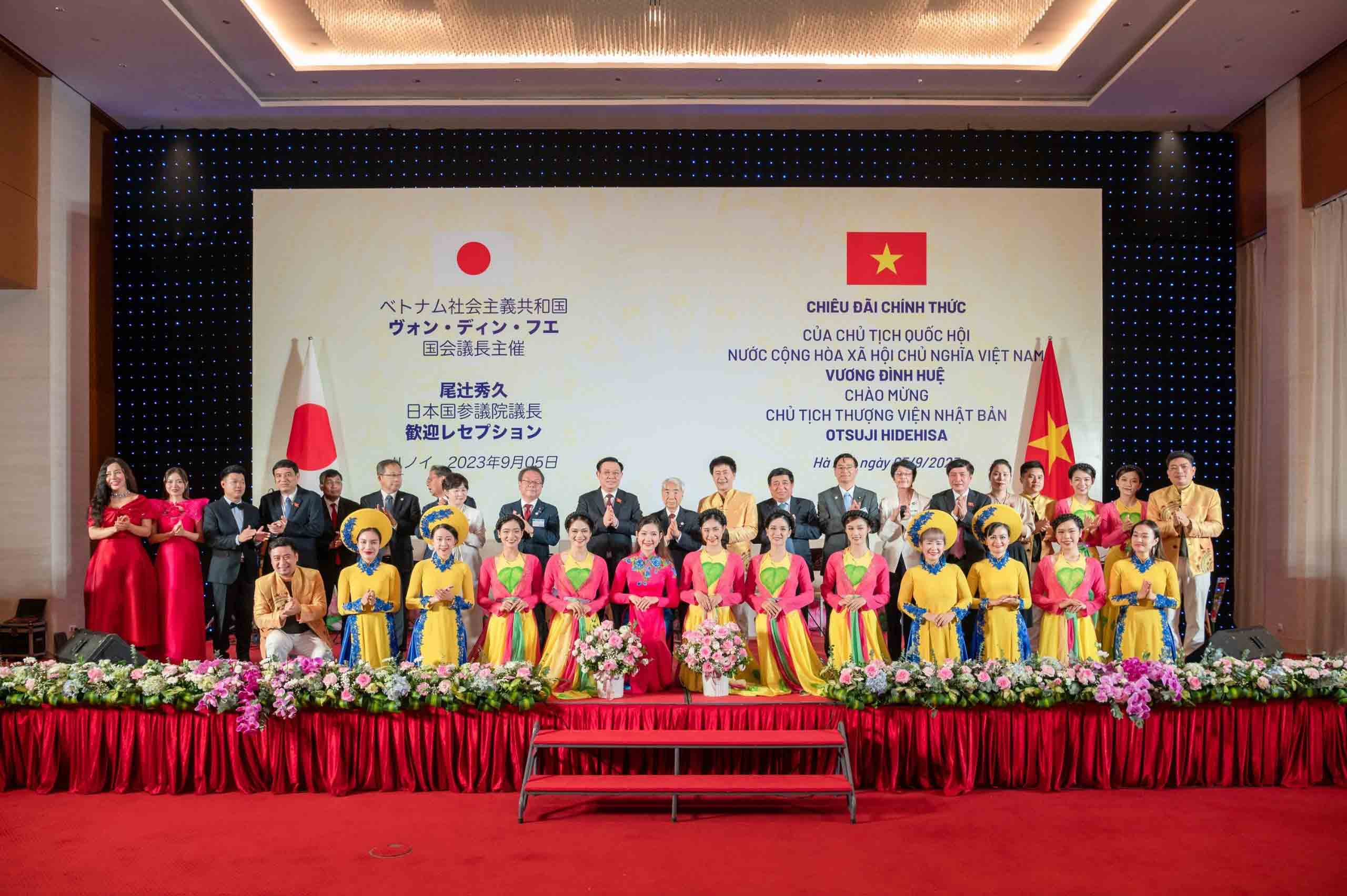 Chủ tịch Quốc hội Vương Đình Huệ chủ trì lễ đón chính thức Chủ tịch Thượng viện Nhật Bản Otsuji Hidehisa