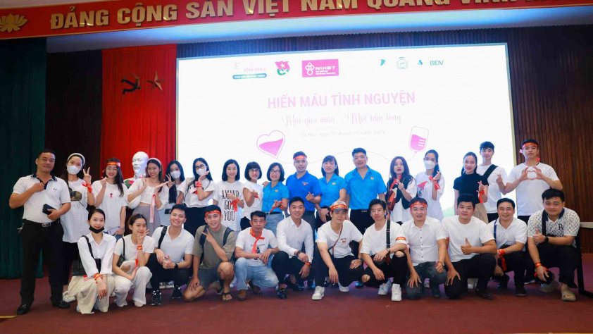 Đoàn Viên công đoàn , đoàn thanh niên tham gia hiến máu tình nguyện