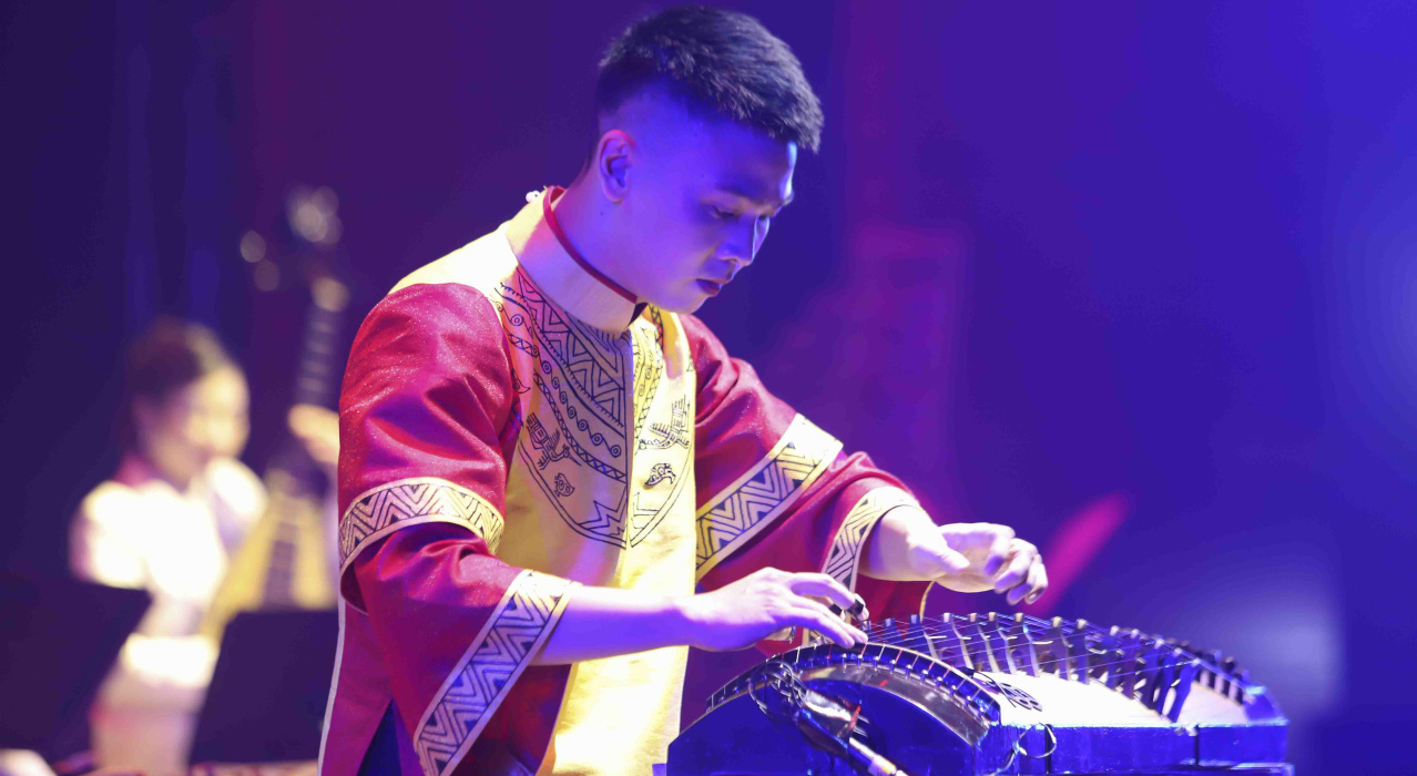 Độc Tấu Đàn Tranh – Bạch Đằng Giang