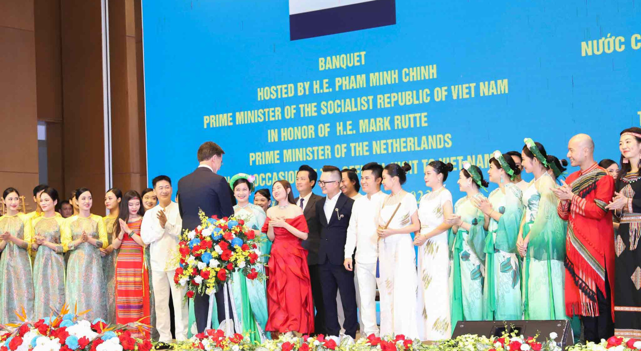 THỦ TƯỚNG NƯỚC CHXHCN VIỆT NAM PHẠM MINH CHÍNH CHỦ TRÌ LỄ ĐÓN CHÍNH THỨC THỦ TƯỚNG HÀ LAN MARK RUTTE