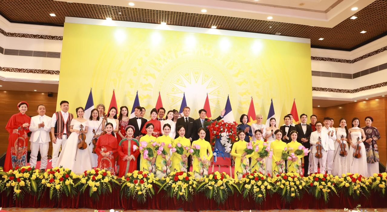 Chủ tịch nước Lương Cường và Phu nhân đã chủ trì chiêu đãi Tổng thống Pháp Emmanuel Macron và Phu nhân đang thăm cấp Nhà nước tới Việt Nam