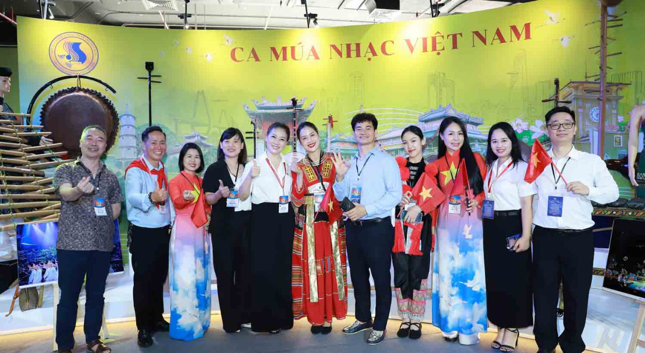 Nghệ thuật biểu diễn tại triển lãm thành tựu 80 năm đất nước