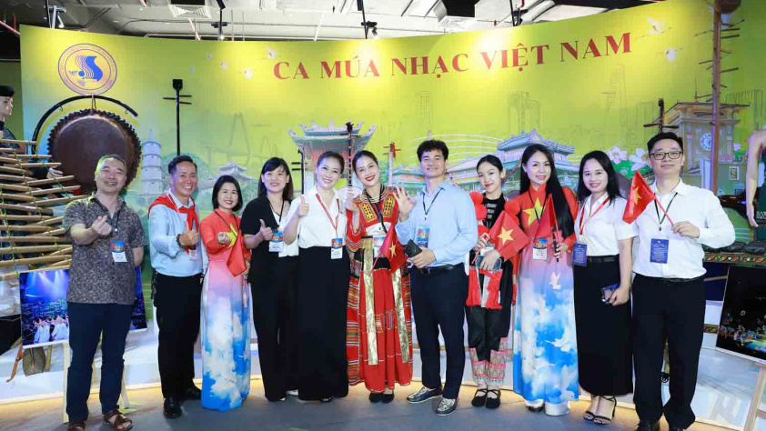 Nghệ thuật biểu diễn tại triển lãm thành tựu 80 năm đất nước