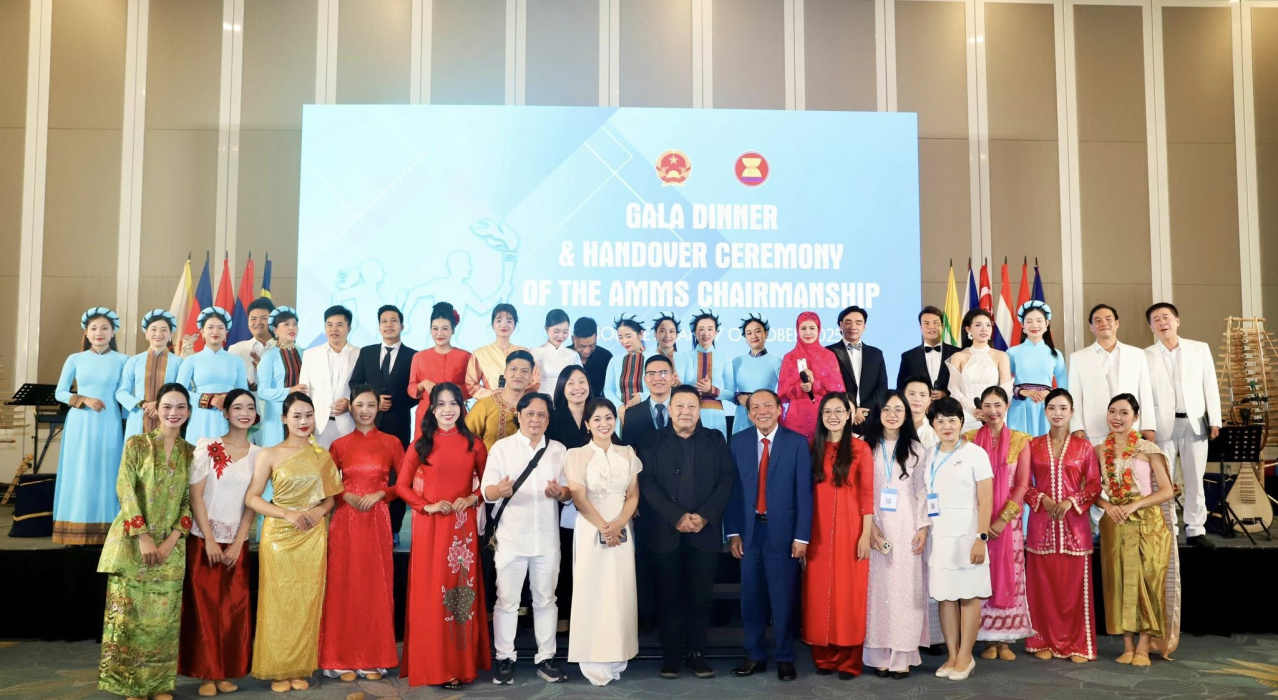 Chương trình nghệ thuật đặc biệt chào mừng thành công của Hội nghị SOMS16 và AMMS8.